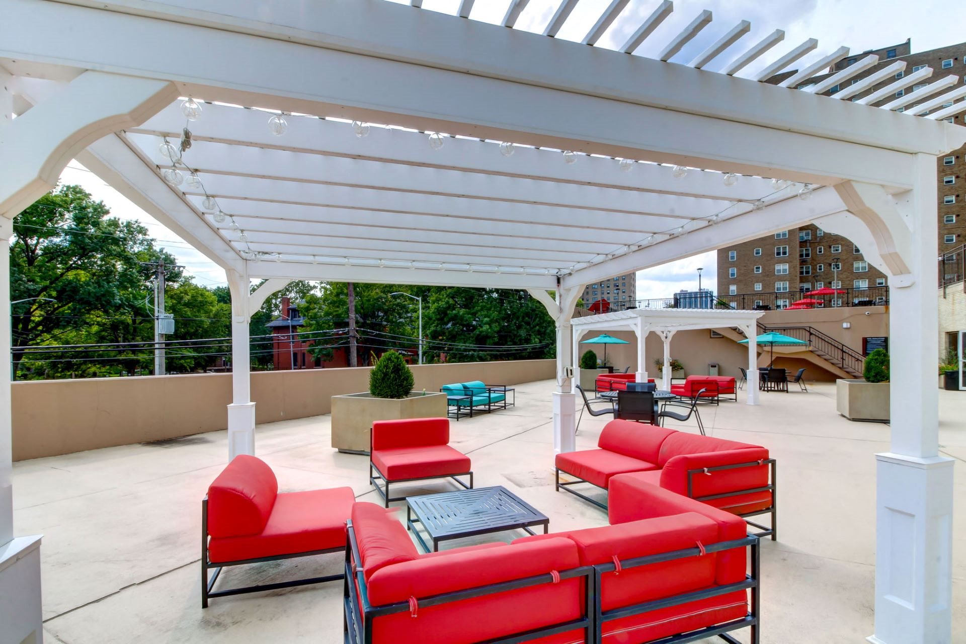 Amenities Outdoor lounge seating Towne House apartments St. Louis, MO